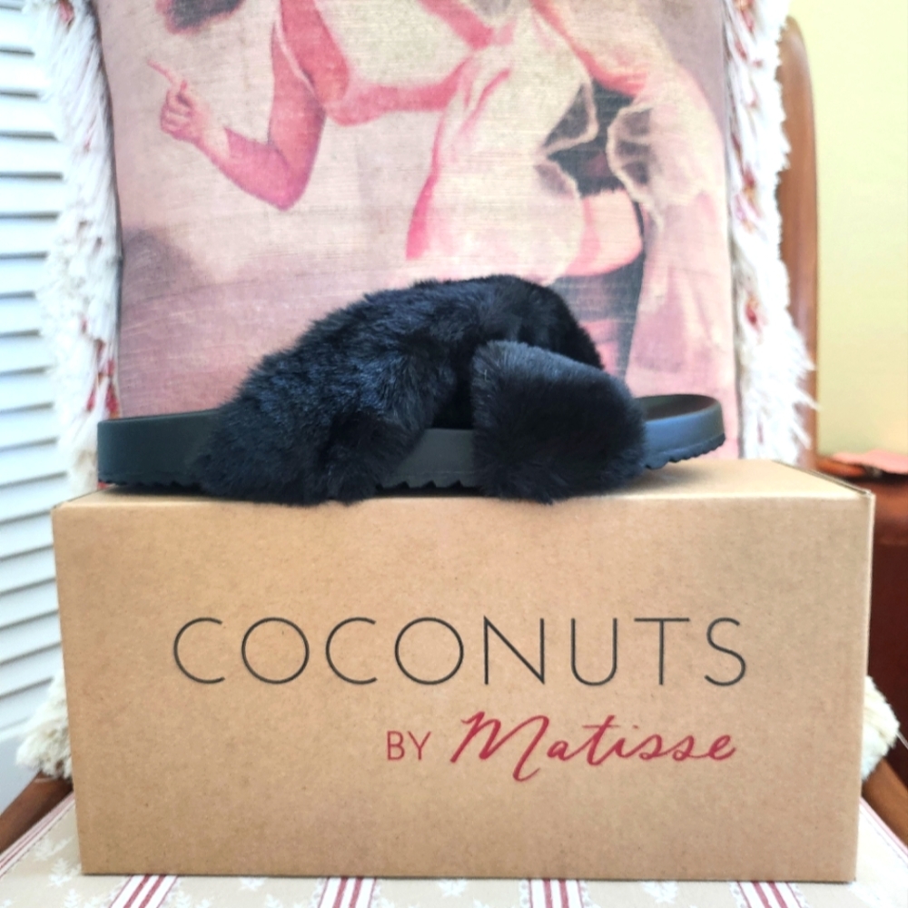 Coconuts by Matisse Slides NWT